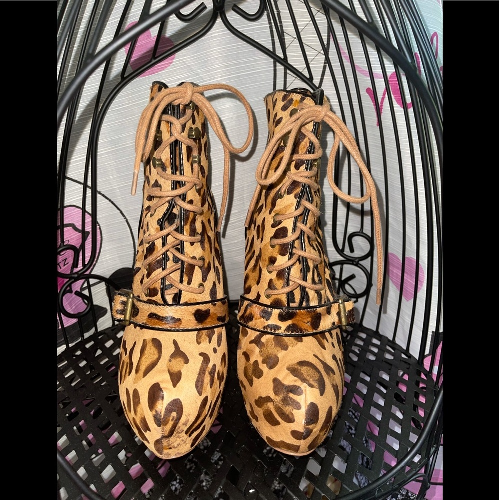 Steve Madden booties. Leather.Used.